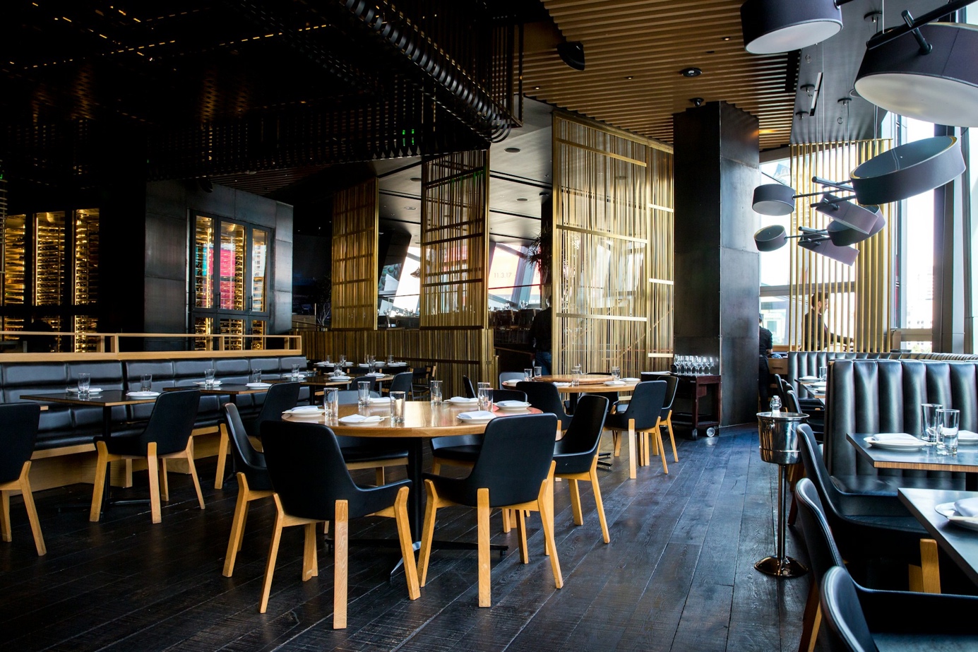 Plan de salle au millimètre : comment un architecte d’intérieur pour restaurant réduit les pas perdus